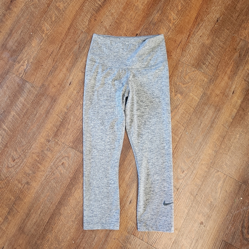 Nike Dri Fit Womens Medium Gray Stretch Athletic Workout Yoga Capri Leggings